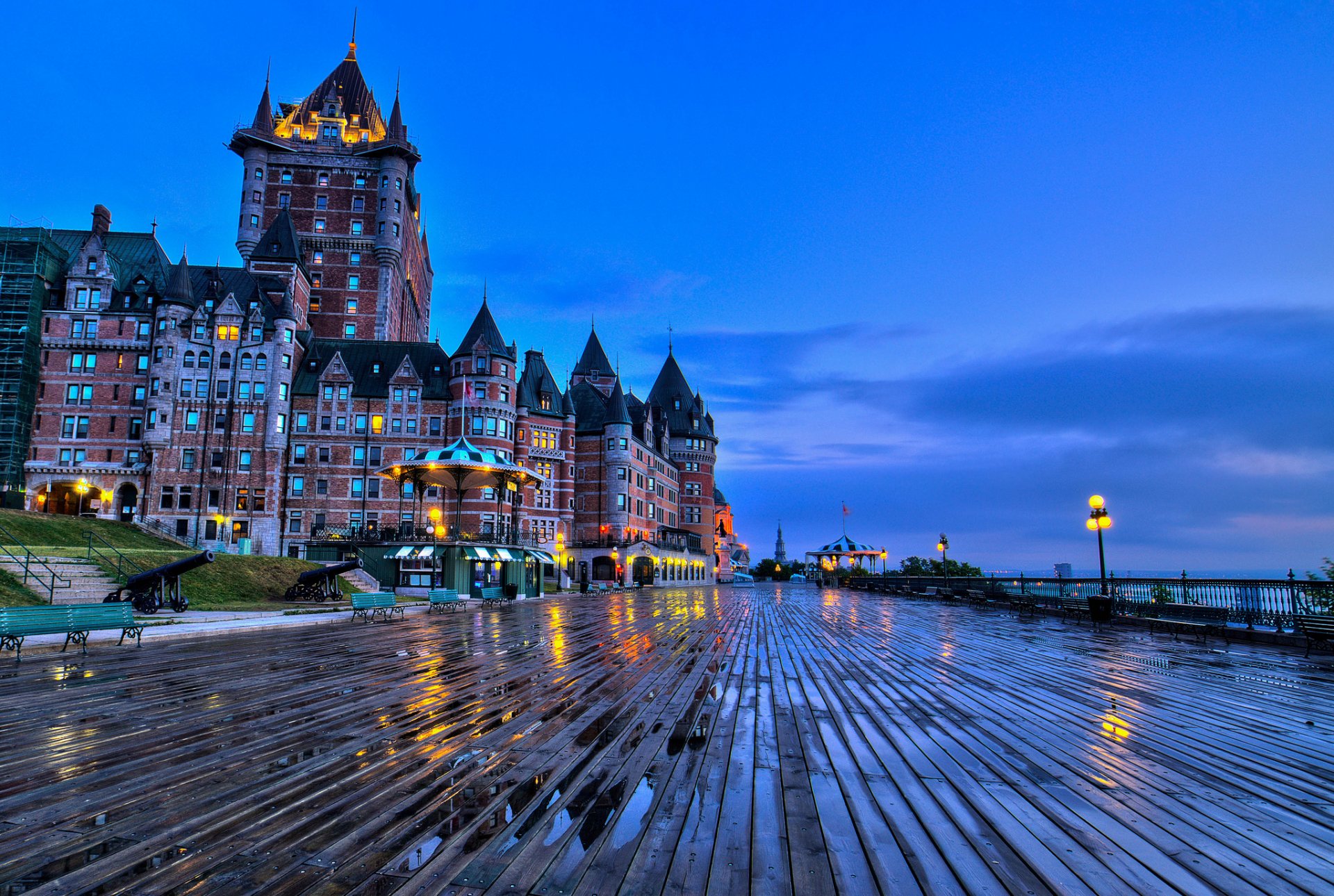 château frontenac château frontenac château québec ville canada trottoir bancs soirée