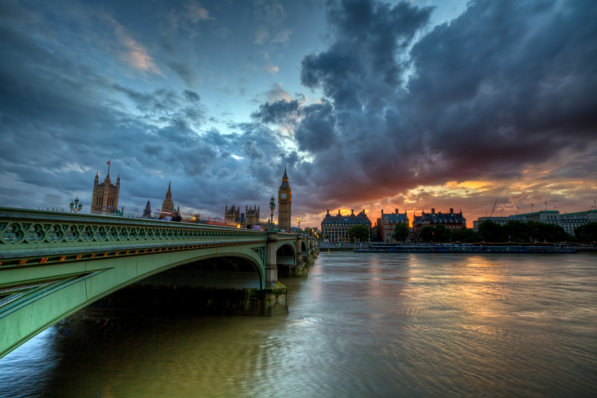 ponte di westminster londra inghilterra tamigi nuvole