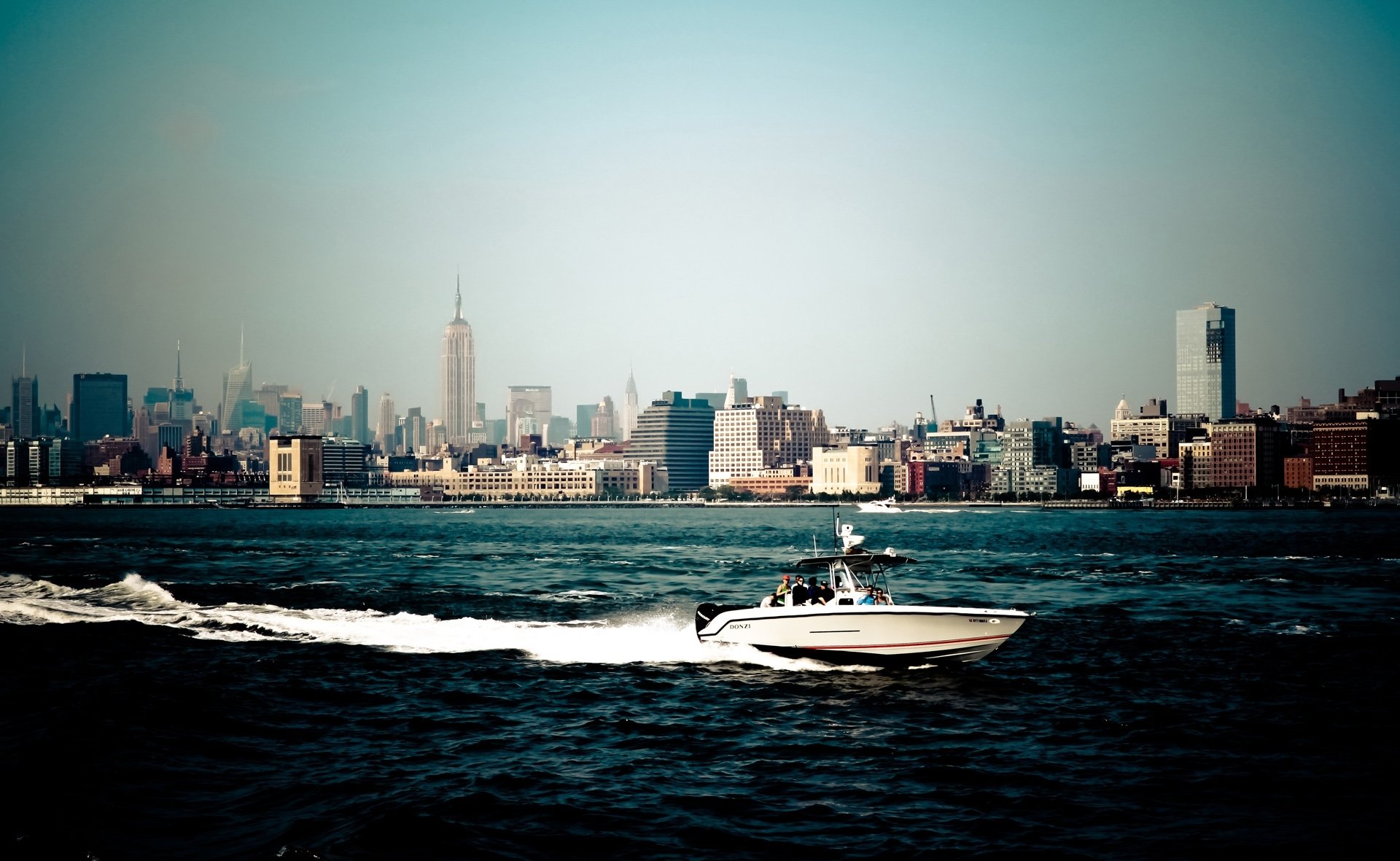 new york city stadt amerika usa staaten wolkenkratzer wasser boot