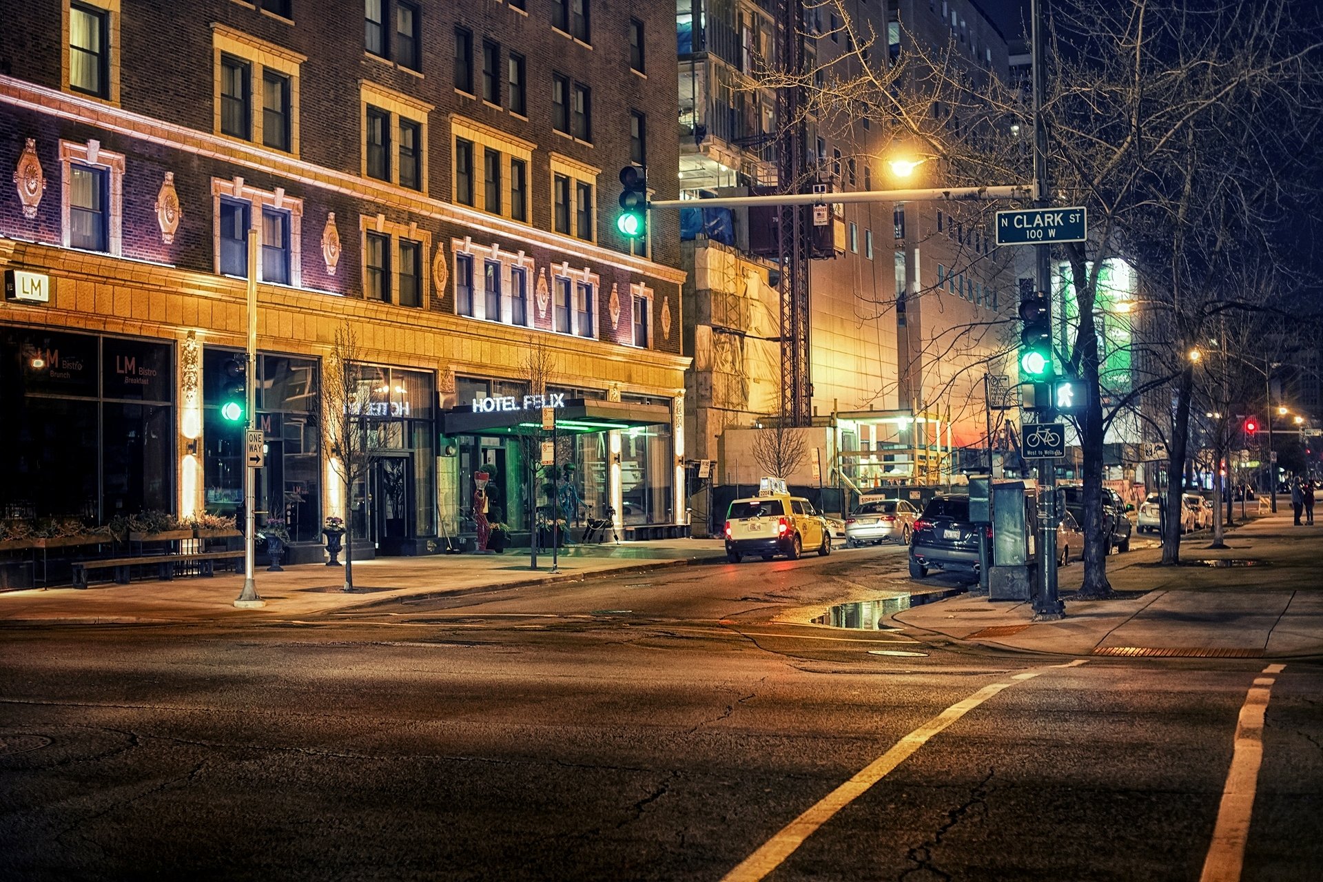 chicago illinois usa miasto noc ulica droga sygnalizacja świetlna domy budynki oświetlenie światło maszyny ludzie