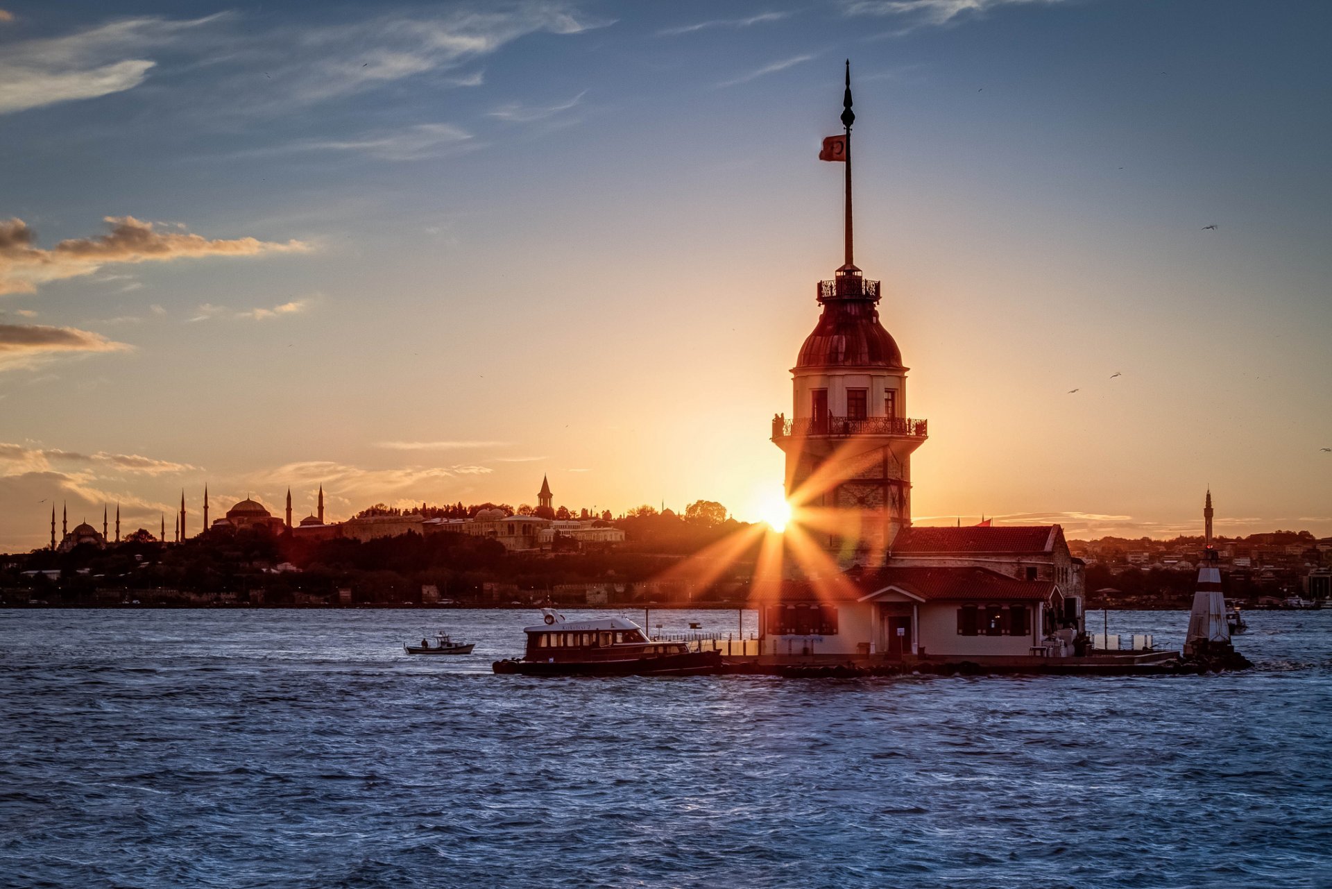 turquía estambul torre de la doncella sultanahmet estrecho del bósforo puesta de sol sol rayos