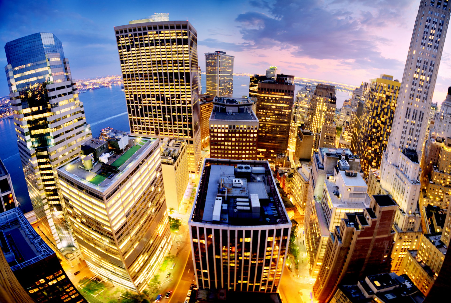 nueva york manhattan estados unidos ciudad vista altura panorama noche rosa puesta de sol azul cielo nubes luces luz casas edificios rascacielos rascacielos