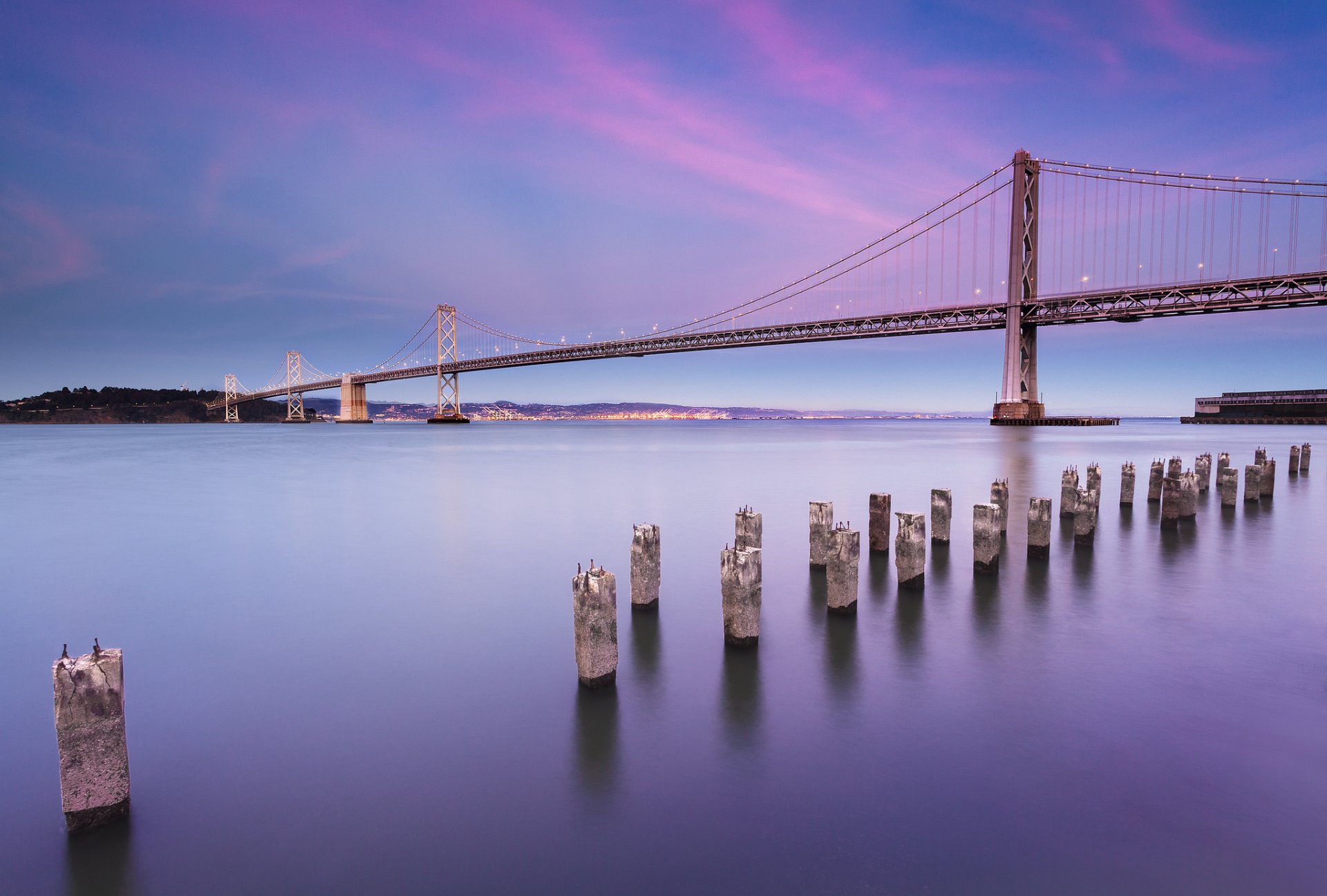 usa kalifornien san francisco stadt bay bridge brücke lichter beleuchtung meerenge ufer abend flieder himmel wolken landschaft