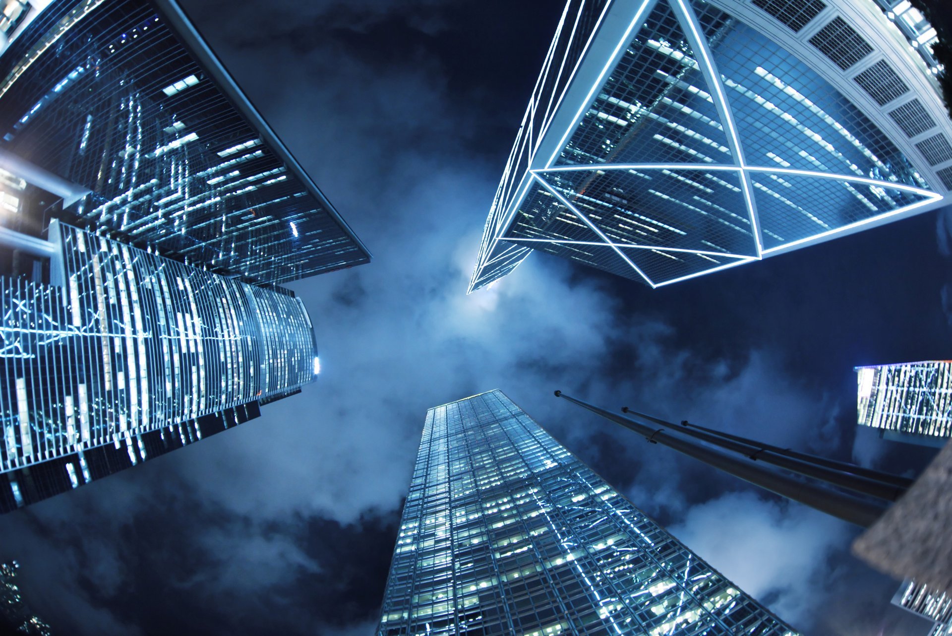 hongkong china stadt wolkenkratzer gebäude hochhaus von unten nach oben nacht himmel