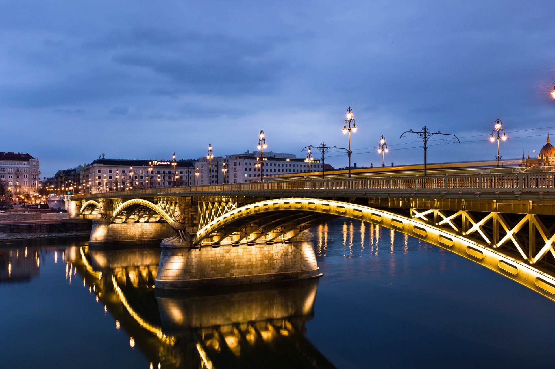 budapest magyarország hungary margit bridge margaret bridge town night river danube reflection light lights lighting house blue sky cloud