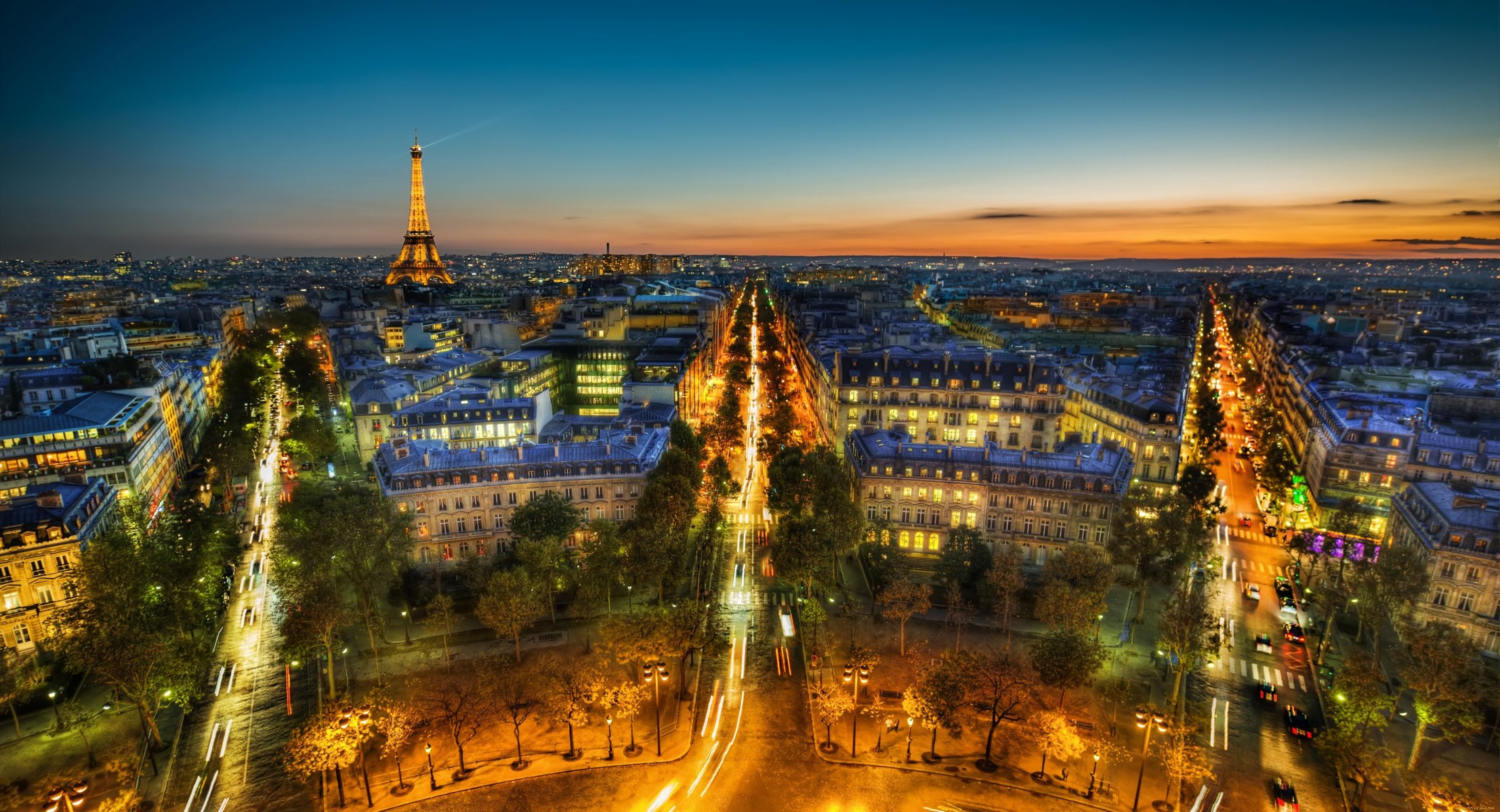 france paris île de france île de france ville nuit soir ciel nuages panorama tour eiffel la tour eiffel maisons bâtiments rues arbres routes lumières