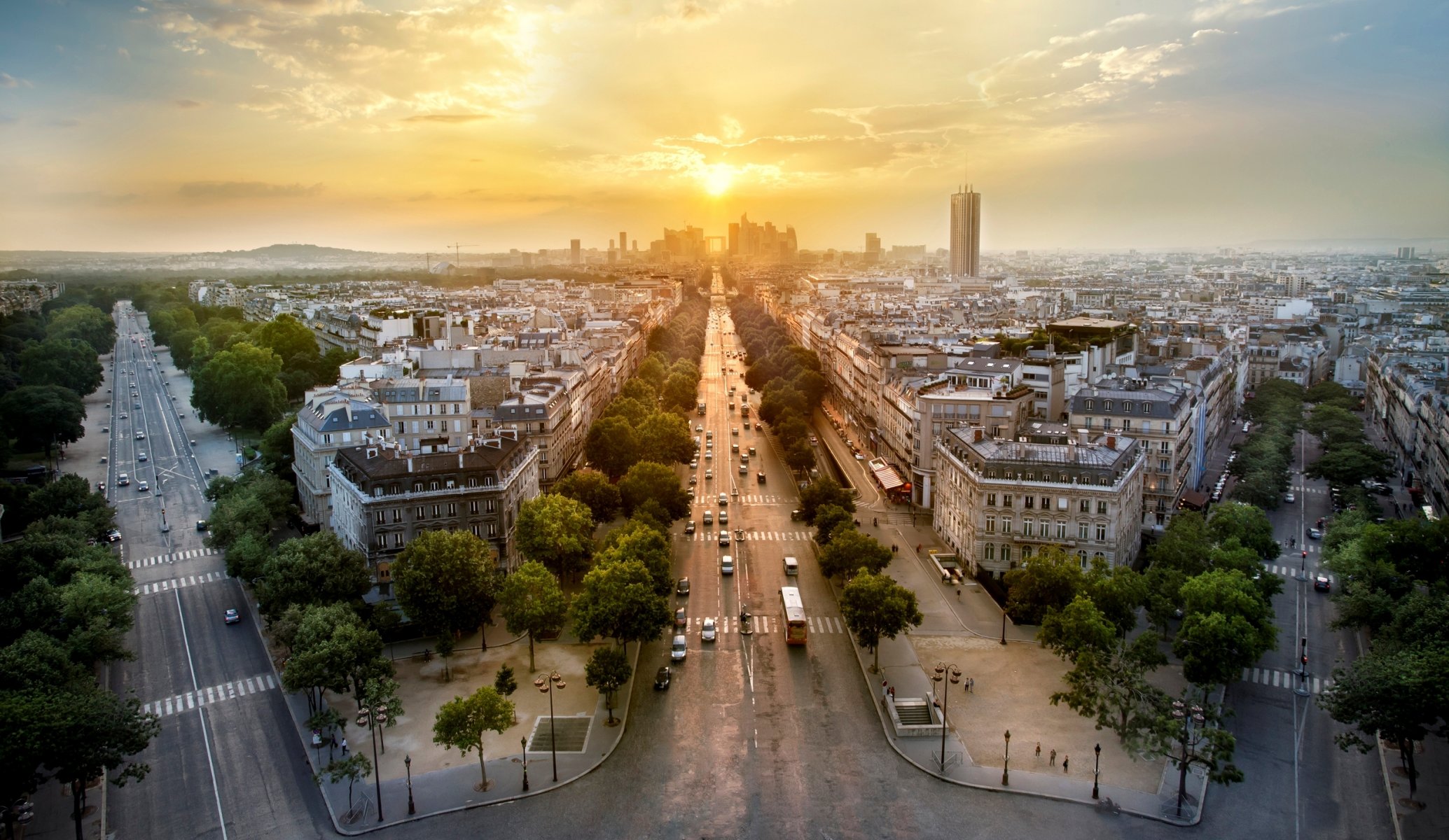 parís francia isla de francia ciudad panorama tarde puesta de sol arquitectura casas edificios calles carreteras coches árboles