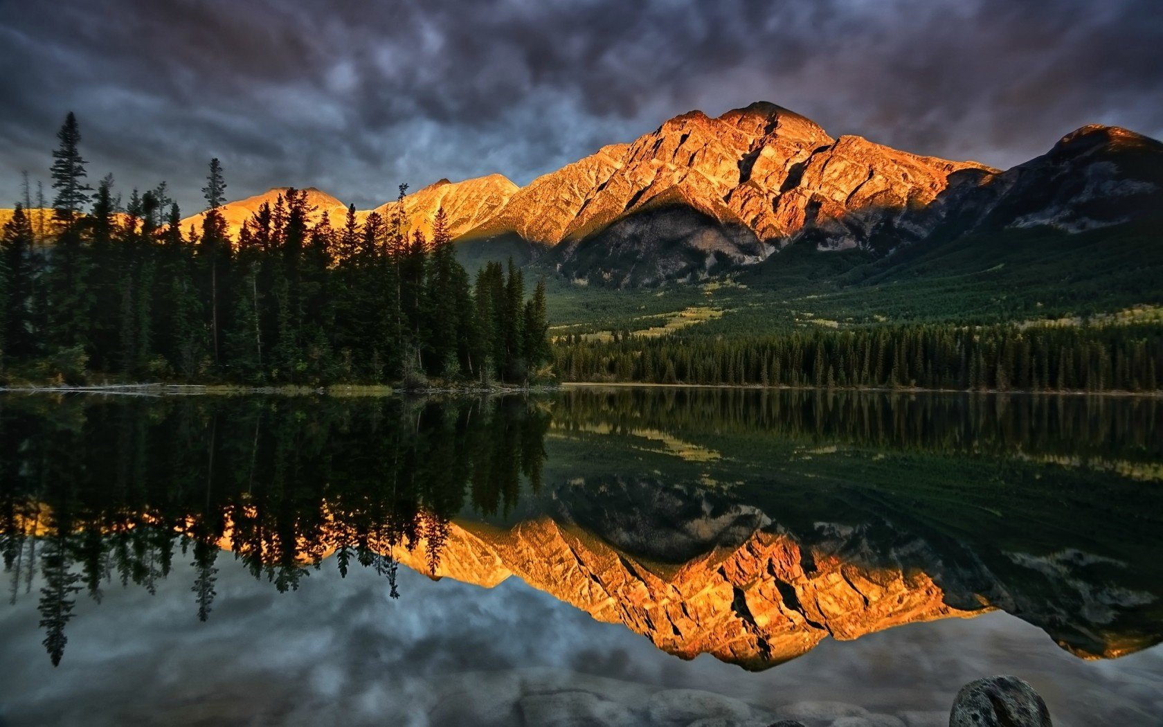 pyramid lake jasper national park canada kanada alberta