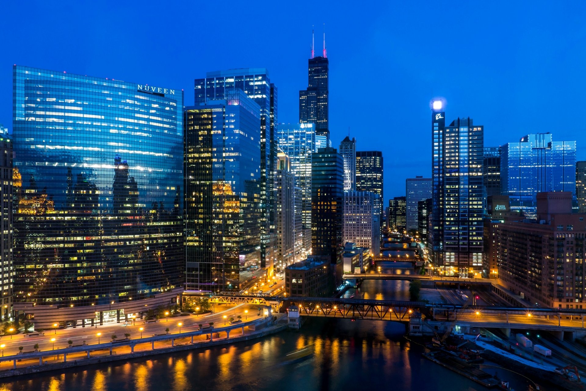 chicago illinois willis tower usa drapacze chmur miasto wieczór światła domy budynki wieżowce oświetlenie światło most rzeka