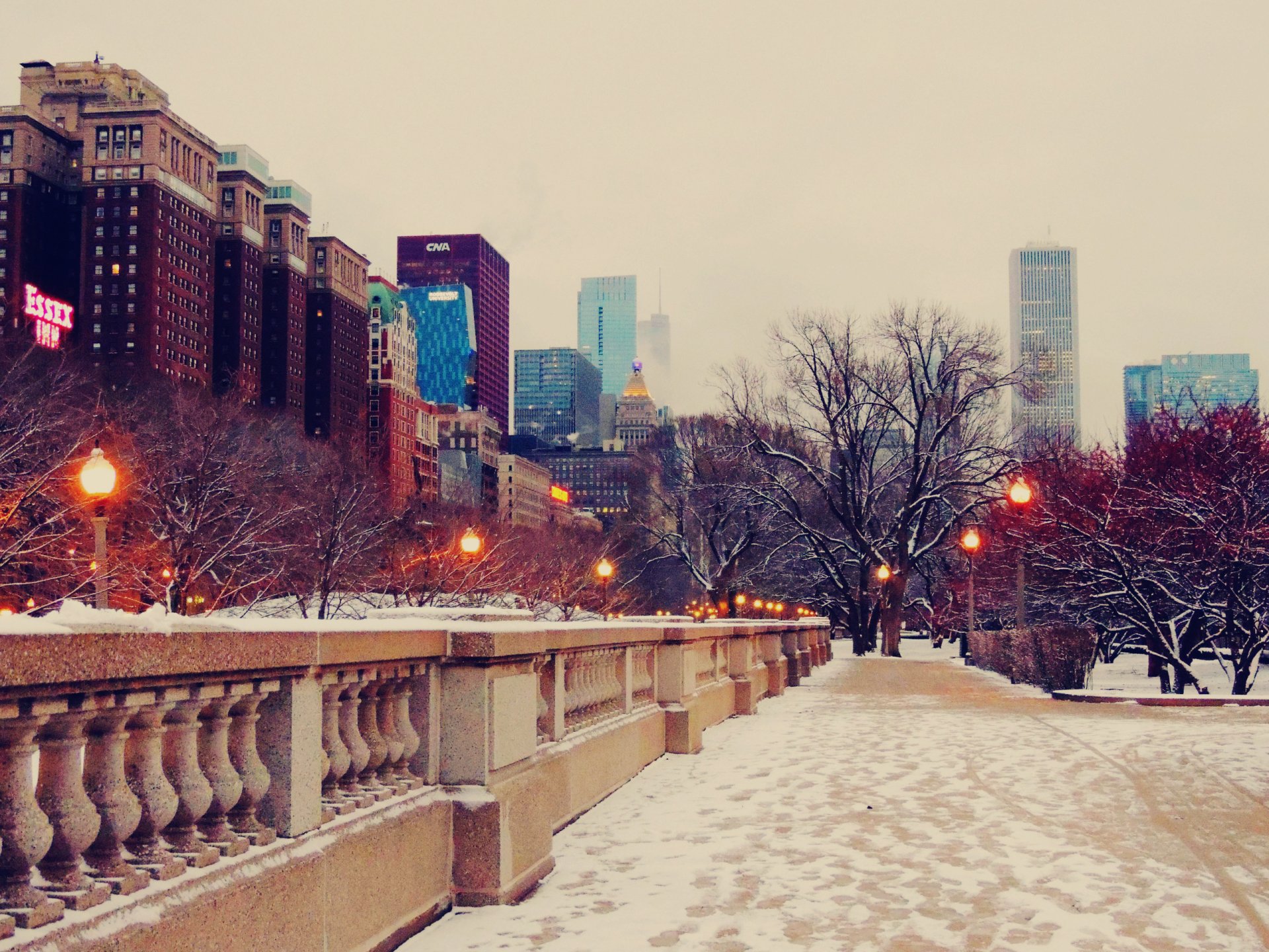 chicago gratte-ciel rue tratoire soirée lanternes neige hiver