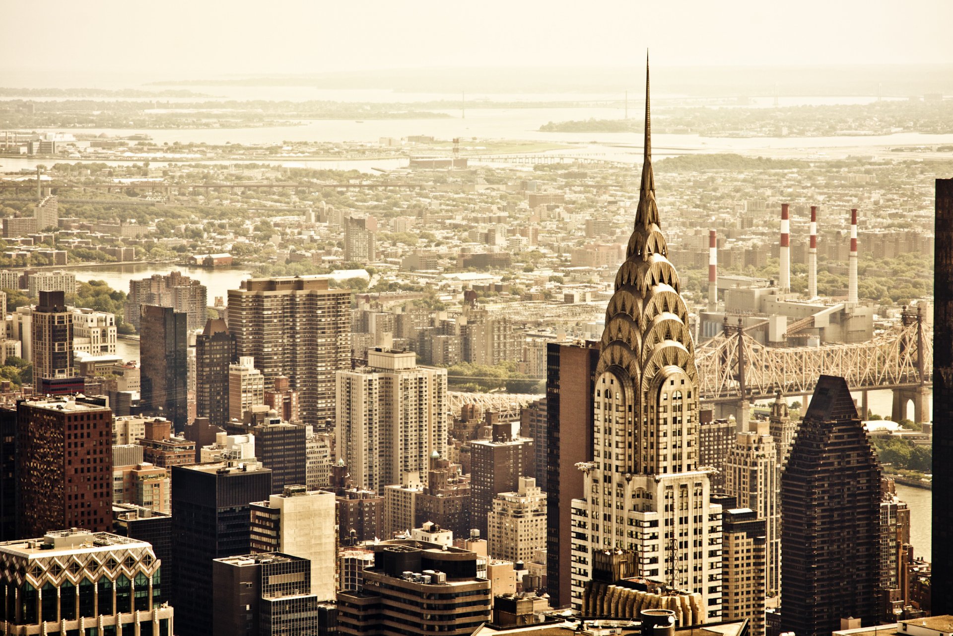 nowy jork usa manhattan chrysler building queensboro bridge queensboro bridge miasto panorama widok drapacze chmur budynki domy dachy wieżowce