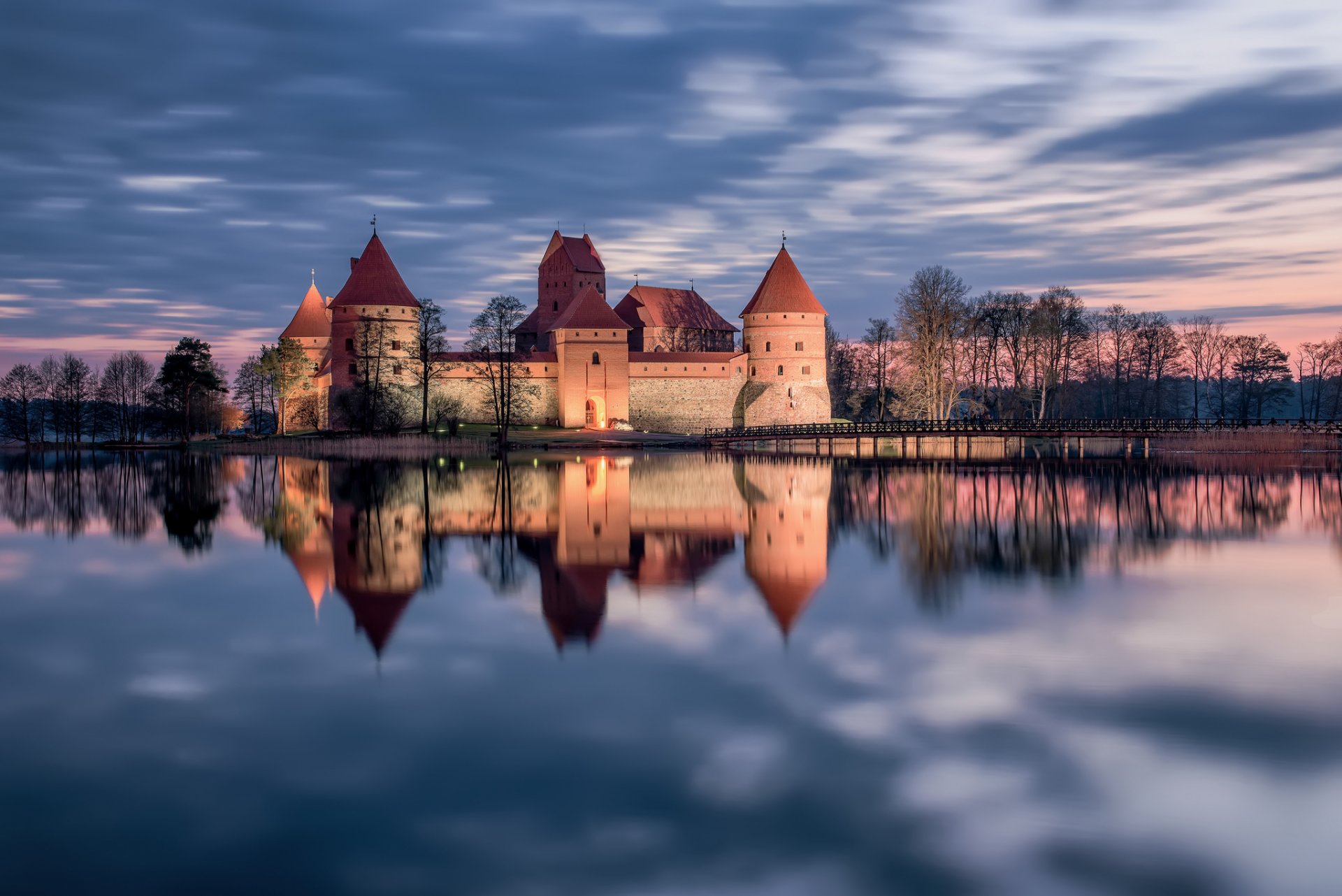 trakai lituanie château lac réflexion coucher de soleil