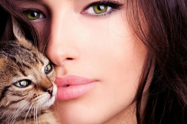 Tenderness in the depths of the embrace. Lips to the kitty