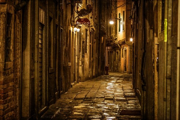 Venise De Nuit. Vieilles rues étroites