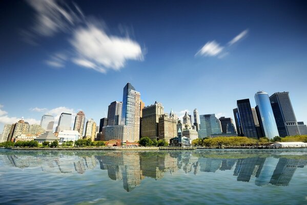 Nueva York urbana desde el lado de la bahía