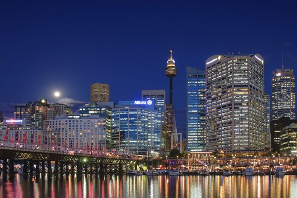 Tour Centerpoint de Sydney à la lumière de la ville de nuit