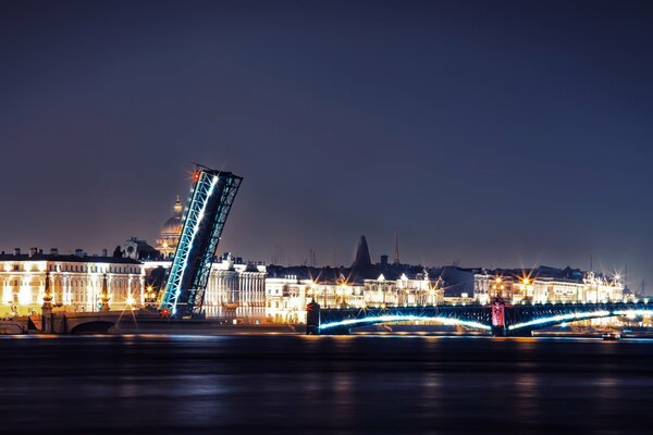 Divorce du pont du quai de Saint-Pétersbourg