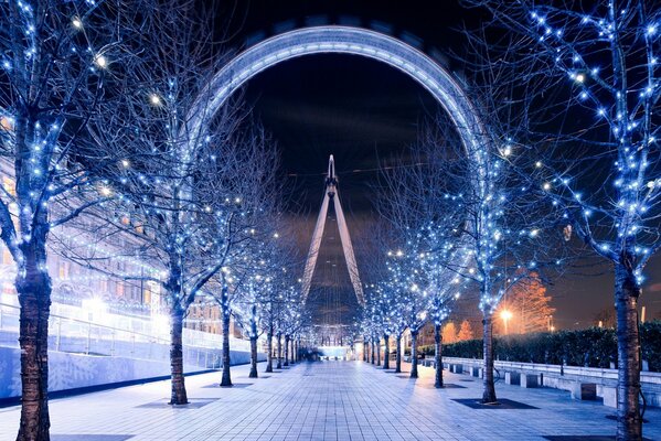 Widok london eye z winter Alley