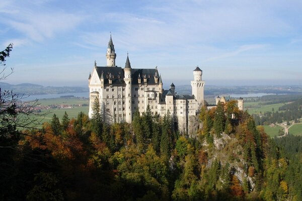 Vista del Castello di Neuschwanstein in Germania