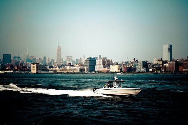 Barche di New York sull acqua