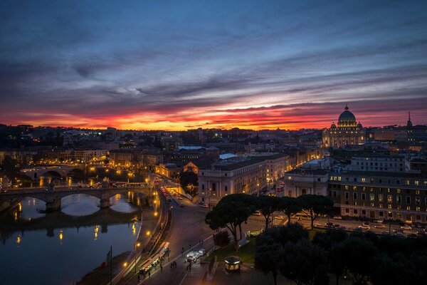 Beaux ponts d Italie sur fond de coucher de soleil coloré