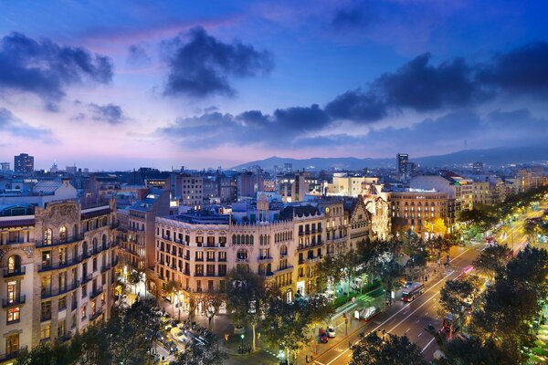 Arquitectura de Barcelona por la noche