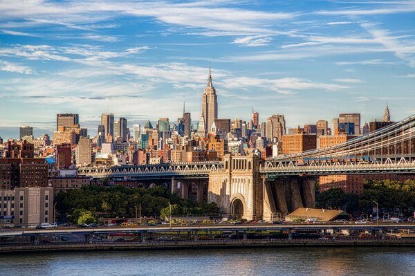 El gran puente de Brooklyn en Manhattan