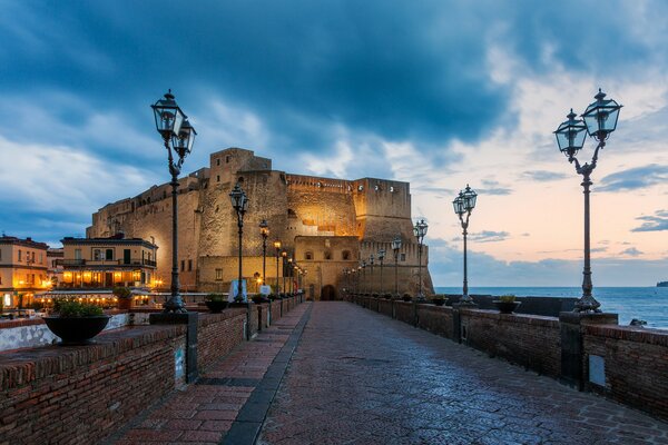 Noche Italia antiguo castillo