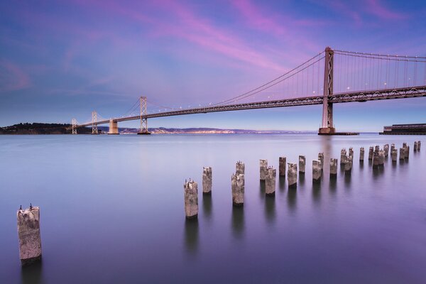 Pont sur le Détroit, paysage en Californie