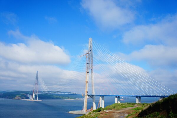 Мост в город Владивосток