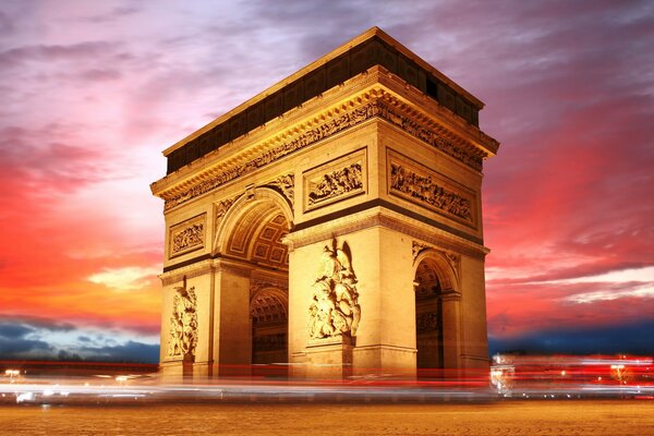 Ciel magique au-dessus de l arc de Triomphe à Paris