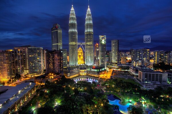 Malaysias Himmel im Hintergrund des Nachthimmels