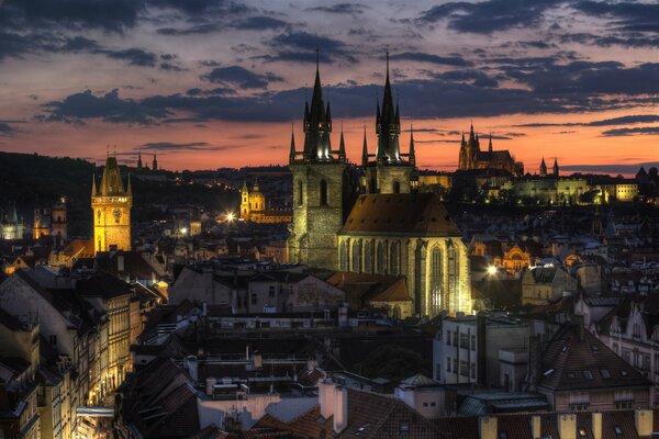 Città vecchia guglie sera Repubblica Ceca Praga