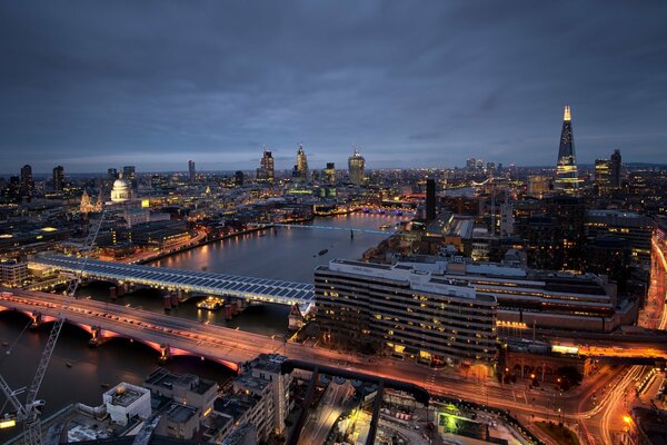 Nachtpanorama der Sehenswürdigkeiten Englands