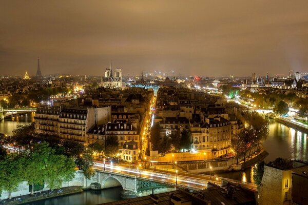 Panorama von Paris im Frühling