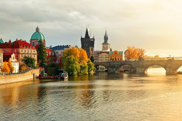 Blick auf die Karlsbrücke in Prag