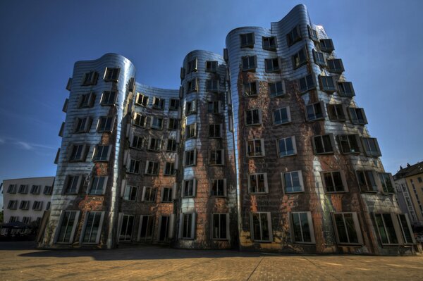 Düsseldorf. Der neue Zoll, das tanzende Haus in Deutschland