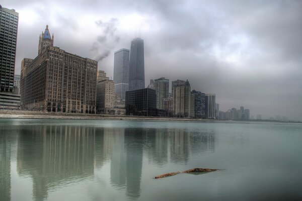 Il Lago Michigan è coperto di nebbia