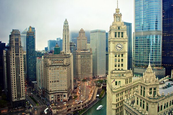 America s tallest buildings. A Chicago River along the skyscrapers