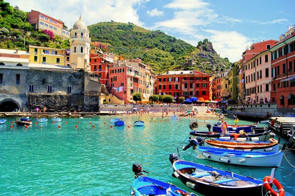 Vernazza. Architecture and nature of the city
