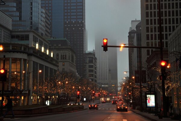 Le brouillard tombe sur la ville