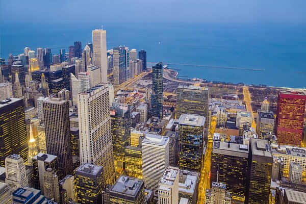 Panorama der amerikanischen Stadt Chicago am Abend