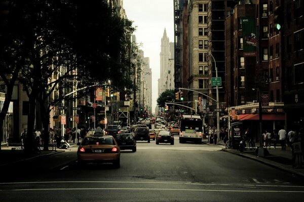 New York is a city of cars and people