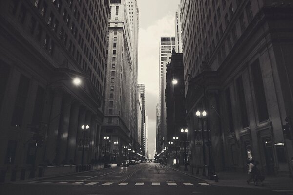 Wolkenkratzer und Autos in der Stadt Chicago in den USA