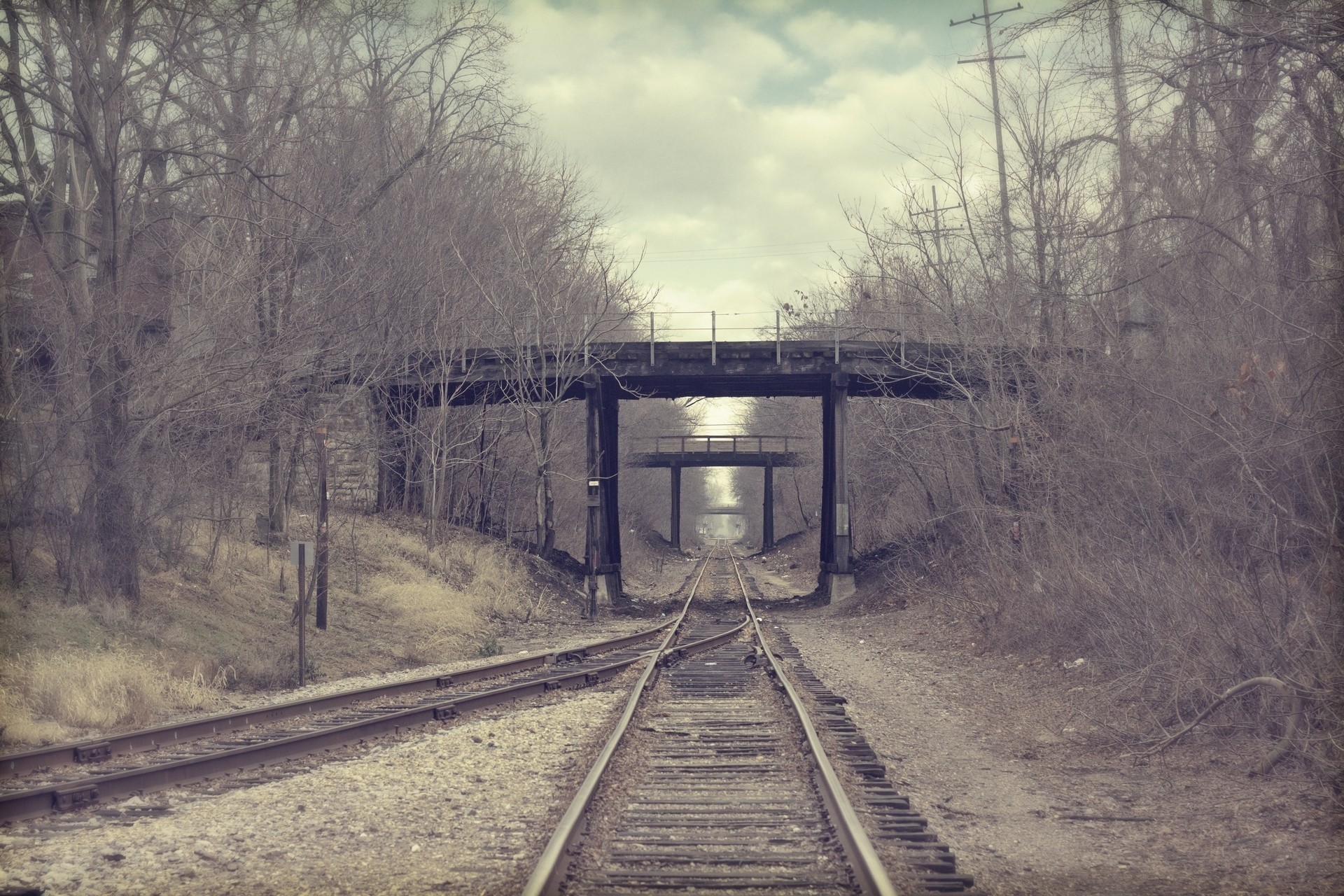 in bianco e nero ferrovia strada conte sentiero