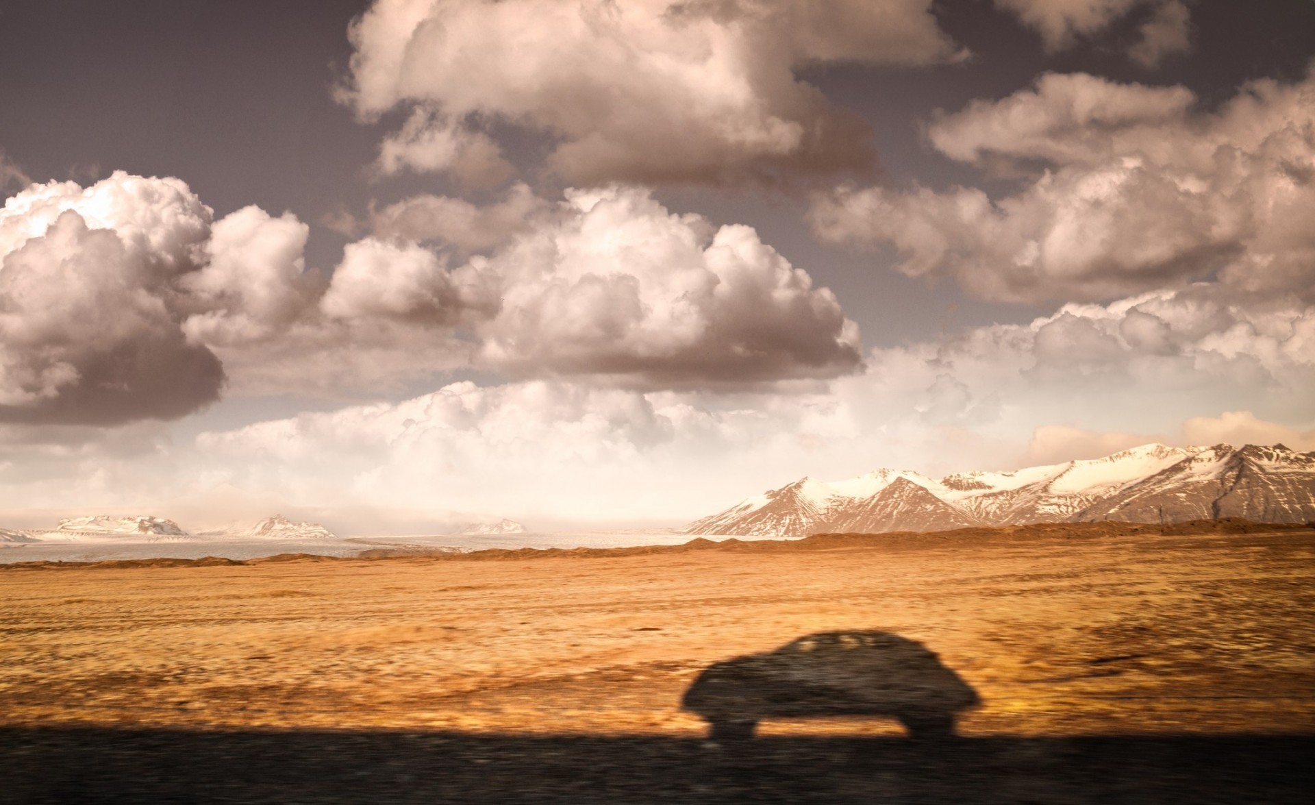 route voiture nuages cerises ombre islande