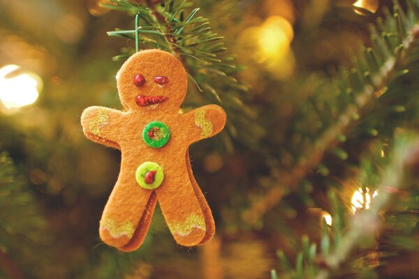 Pan de jengibre en el árbol de Navidad