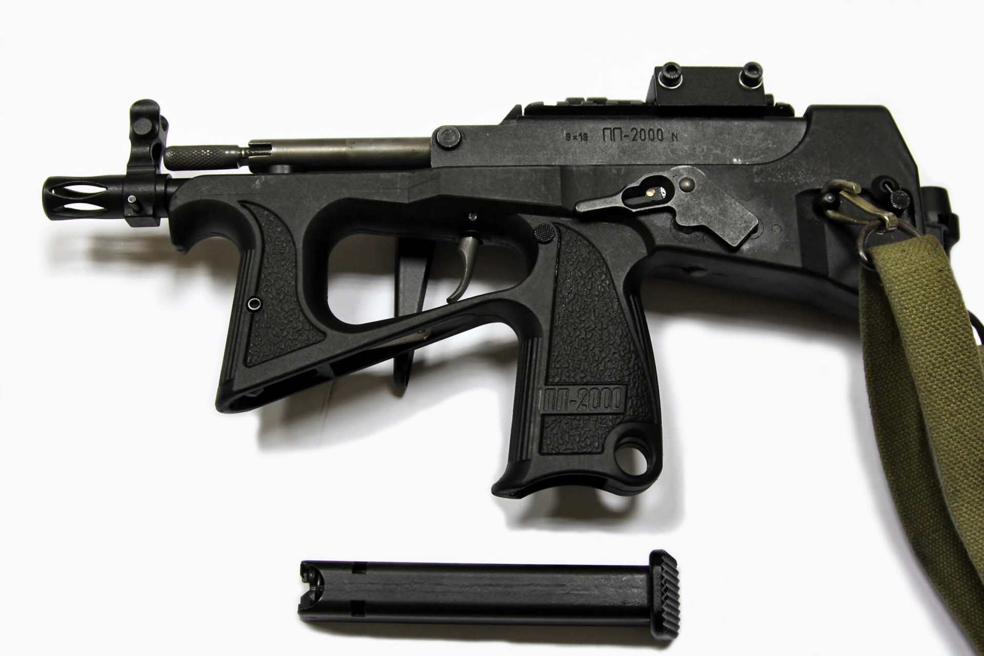 weapons submachine gun pp-2000 9-mm box or cartridge positioned as for divisions special bodies special services operating city conditions developed by team designers tula kb russian shop on