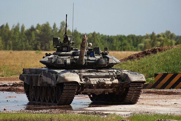 The T-90 tank rides through the forest belt