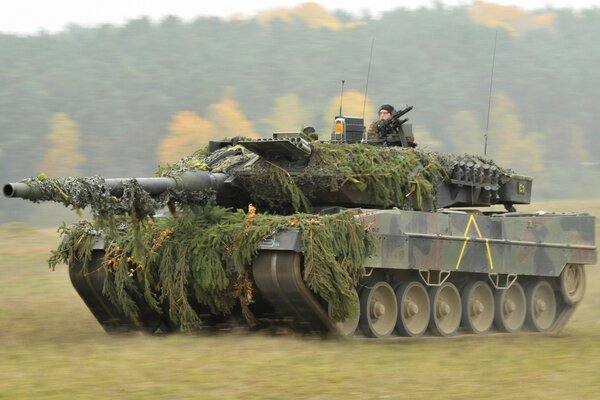 Leopard tank tank with weapons